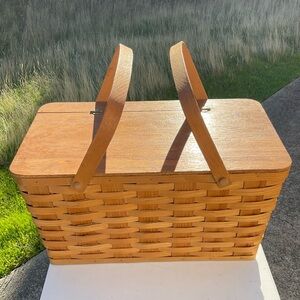 Vintage Picnic Basket.  Complete With Plates, Forks, Knives & Cups.  Serves 4